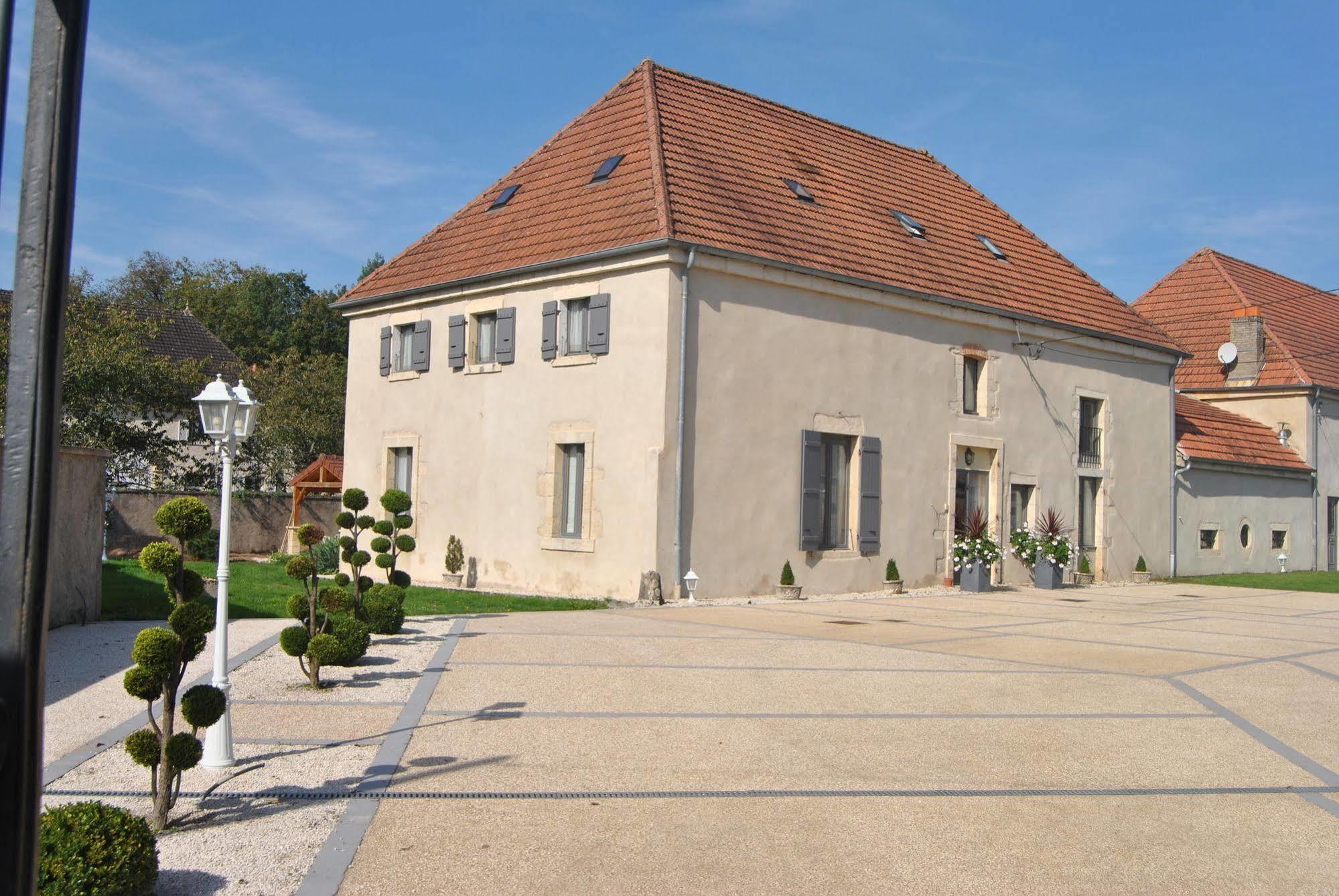 Hotel Le Domaine Des Papillons Beaujeu-Saint-Vallier-et-Pierrejux Exterior foto