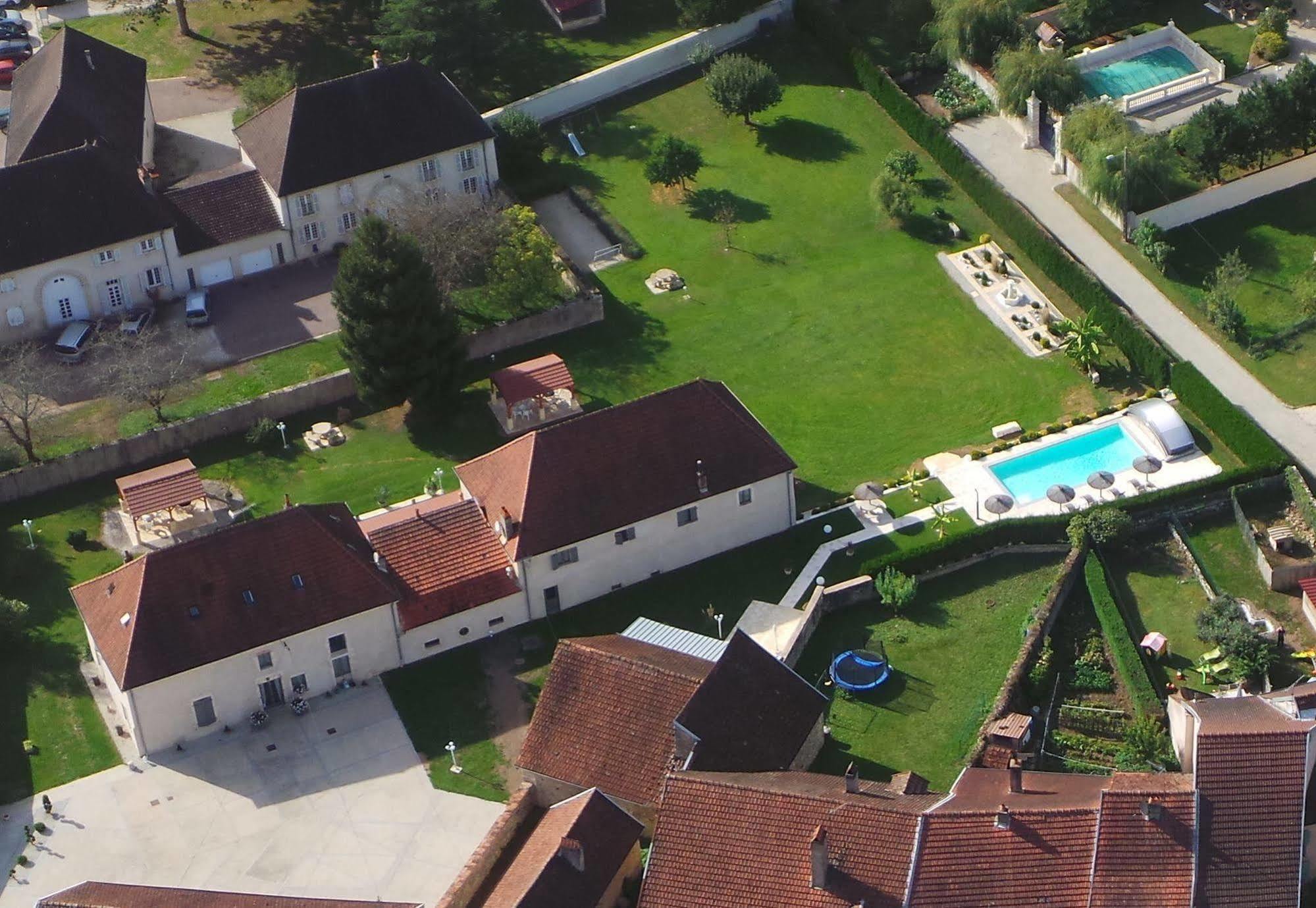 Hotel Le Domaine Des Papillons Beaujeu-Saint-Vallier-et-Pierrejux Exterior foto