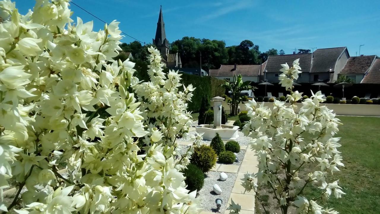 Hotel Le Domaine Des Papillons Beaujeu-Saint-Vallier-et-Pierrejux Exterior foto